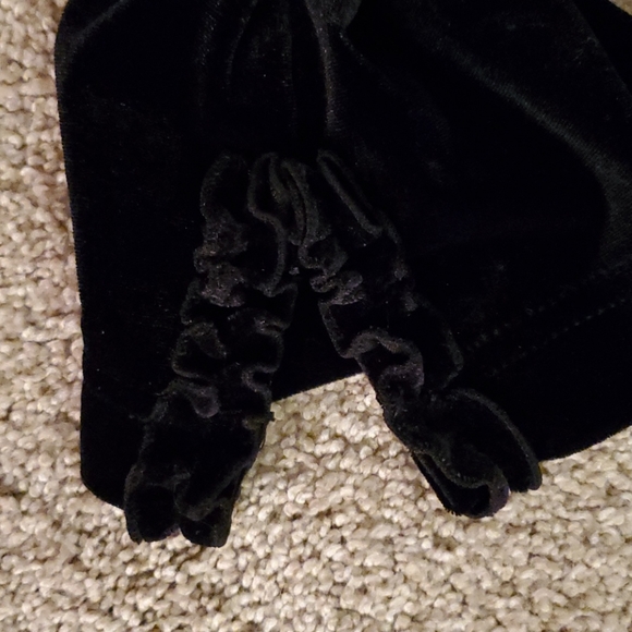 Girls 2T 2-pc black velour outfit - Picture 2 of 3